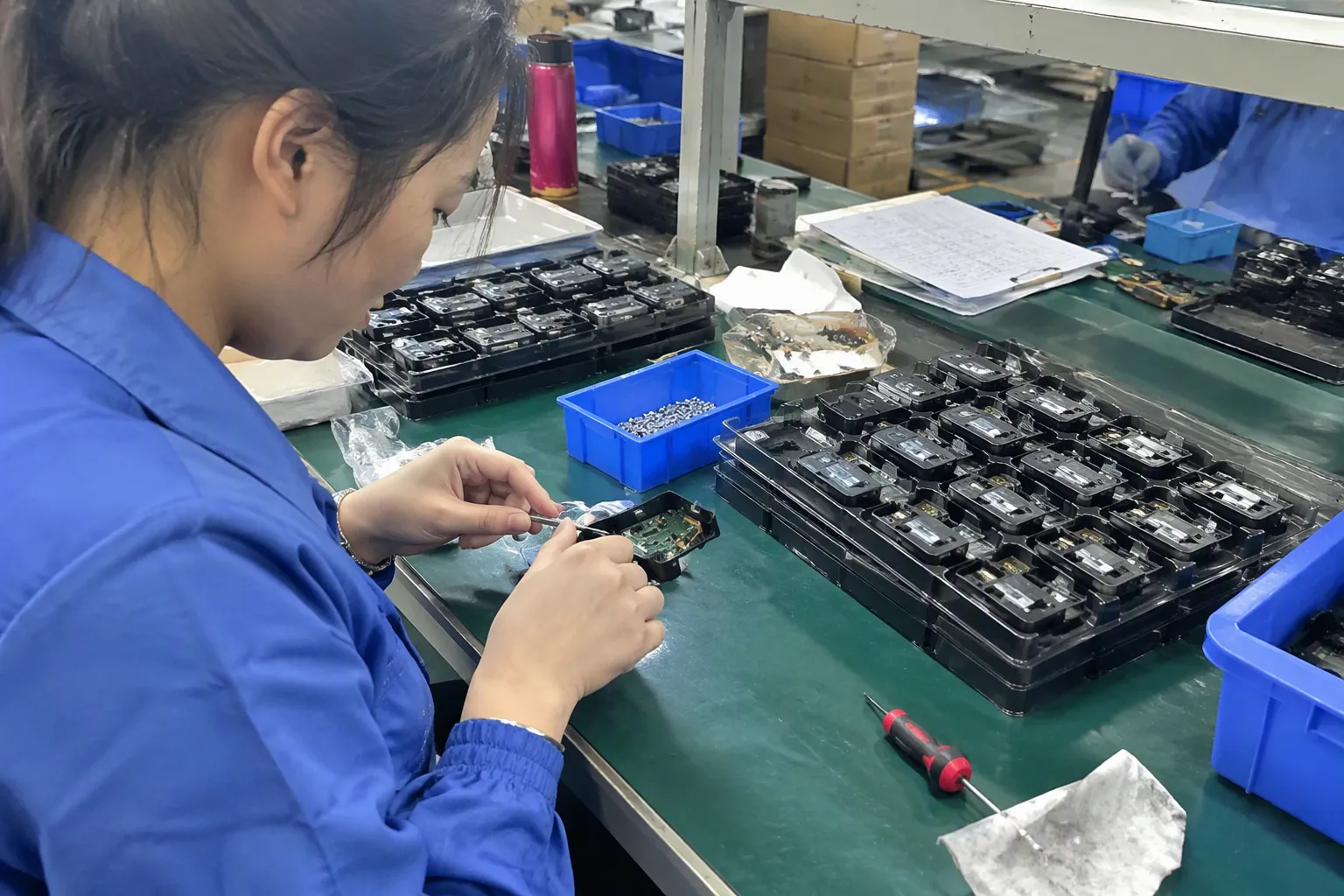 the specific electronics product and use case named in the article comparison: Static load versus real use — Static load